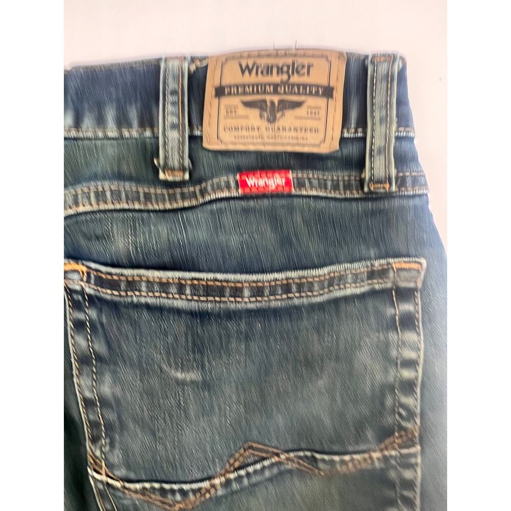Wrangler Men's Athletic Fit Premium Quality Jeans Size 34 x 32 - Picture 8 of 9